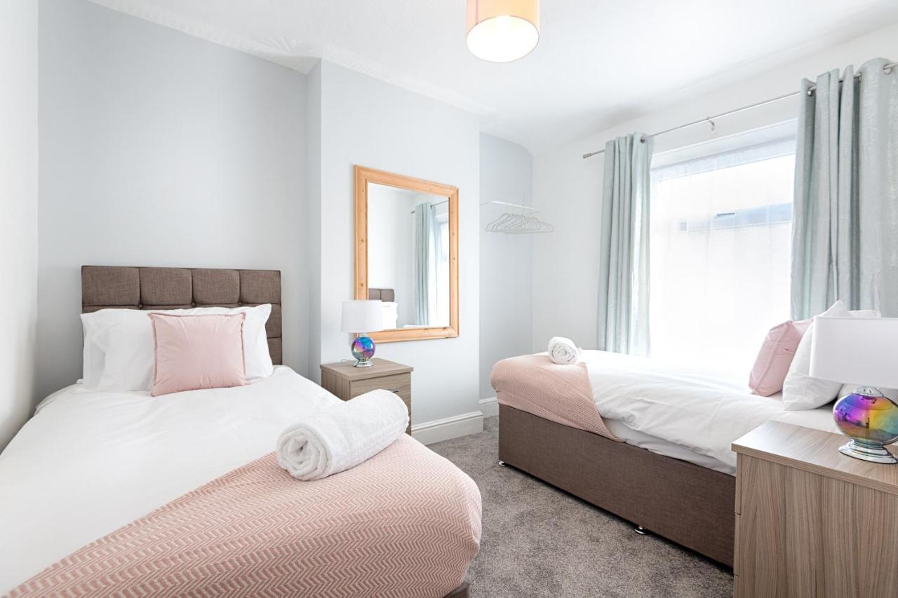 City Centre, Parking, Smart Tv'S In All Rooms Суонси Экстерьер фото